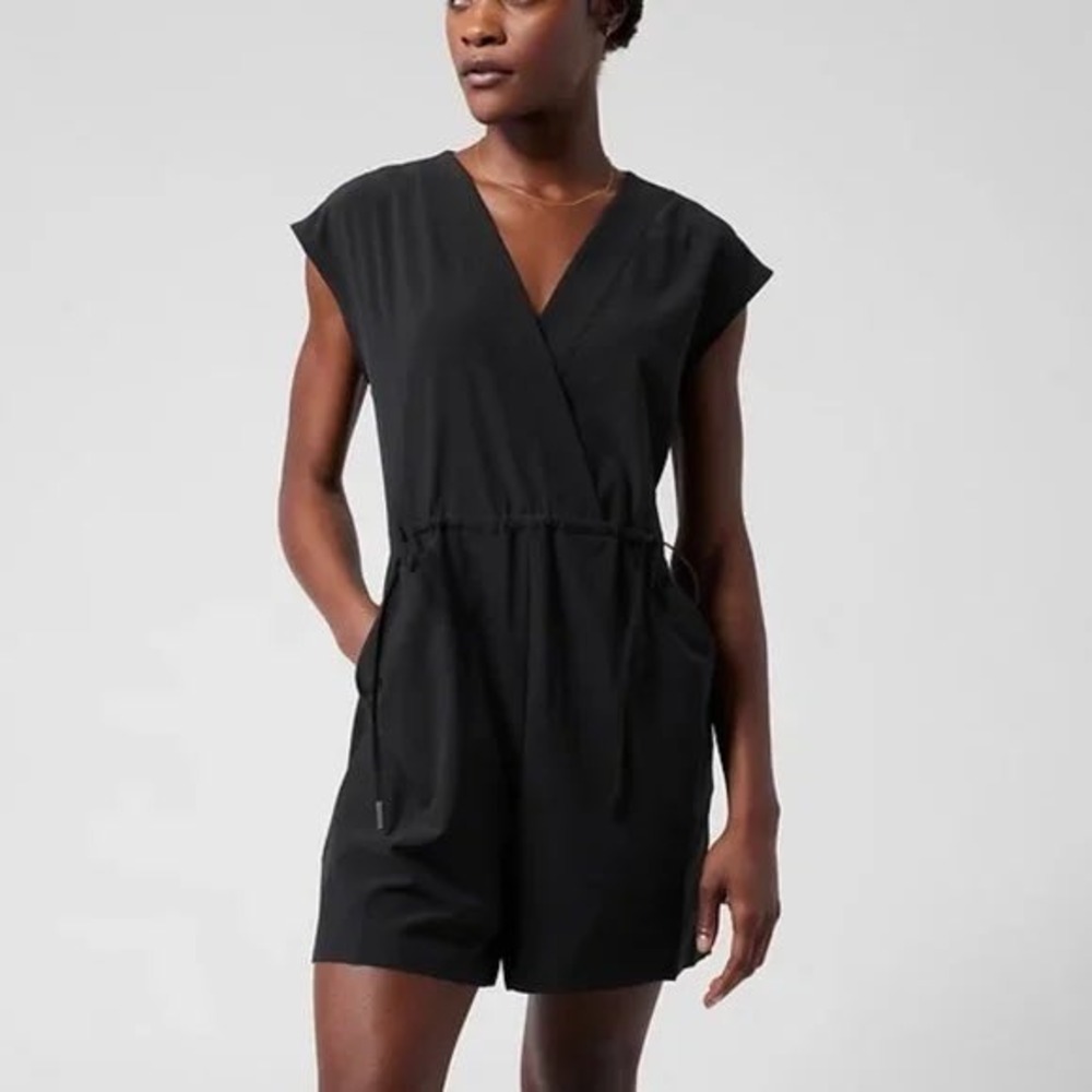 Athleta Black Marlow Romper V Neck Cinched Waist Sleeveless Womens Size‎ Large